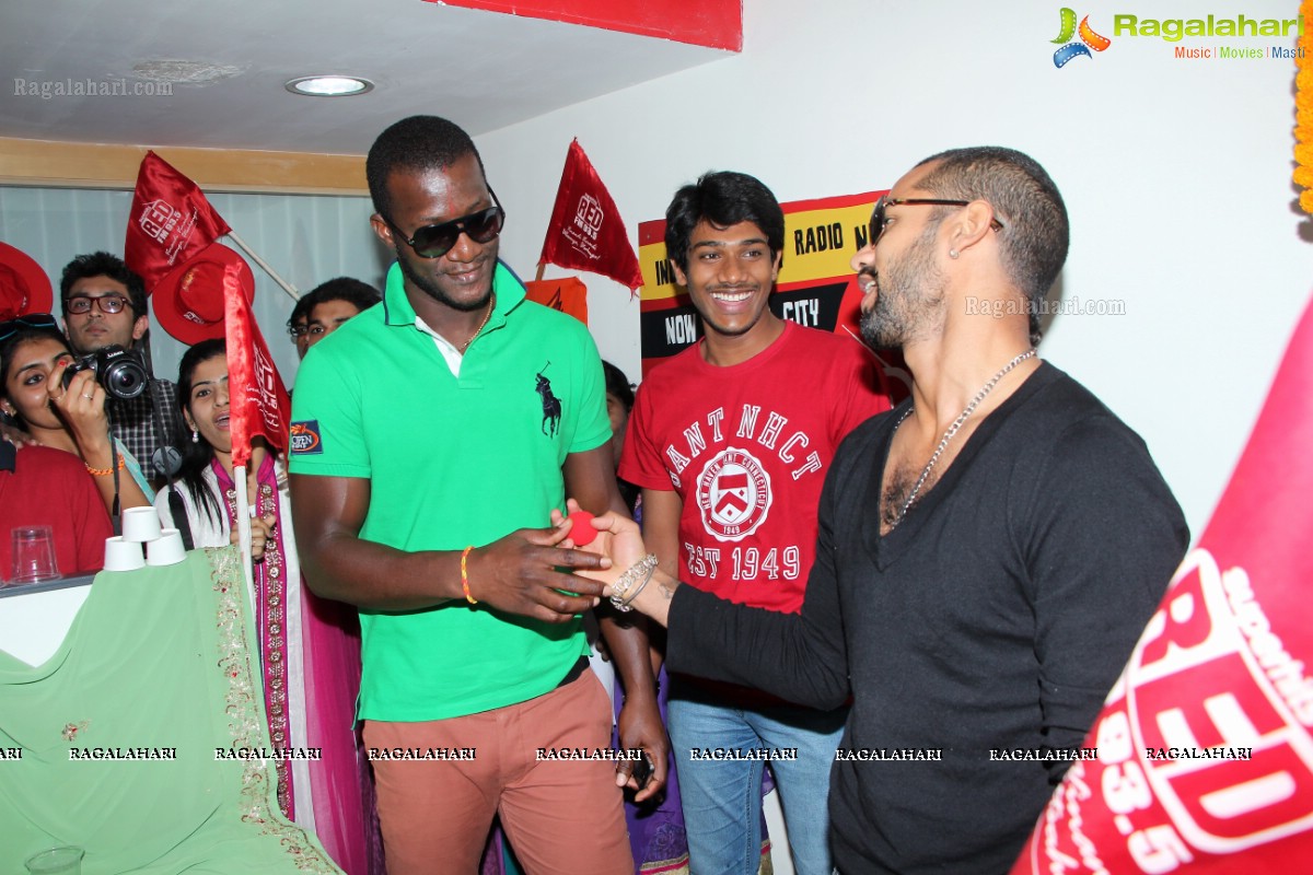 Sunrisers Hyderabad Cricketers Darren Sammy and Shikar Dhawan at Red FM