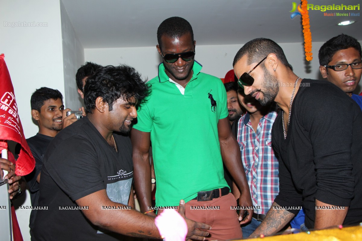 Sunrisers Hyderabad Cricketers Darren Sammy and Shikar Dhawan at Red FM