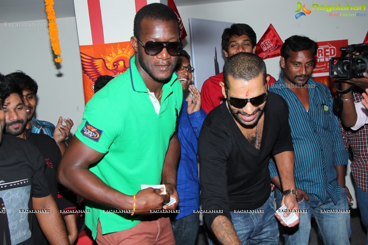 Sunrisers Hyderabad Cricketers Darren Sammy and Shikar Dhawan at Red FM