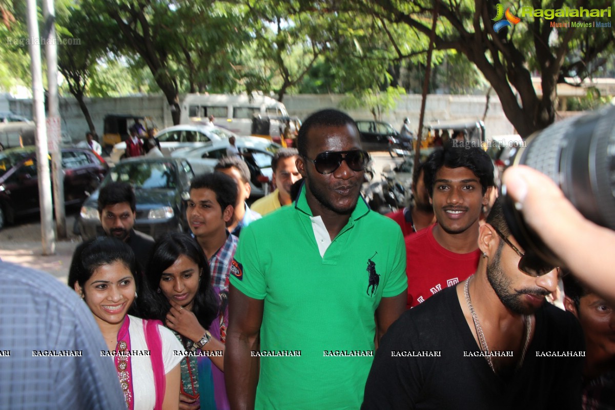 Sunrisers Hyderabad Cricketers Darren Sammy and Shikar Dhawan at Red FM