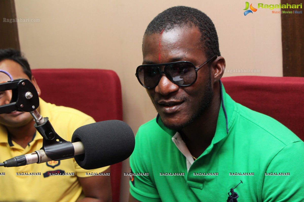 Sunrisers Hyderabad Cricketers Darren Sammy and Shikar Dhawan at Red FM