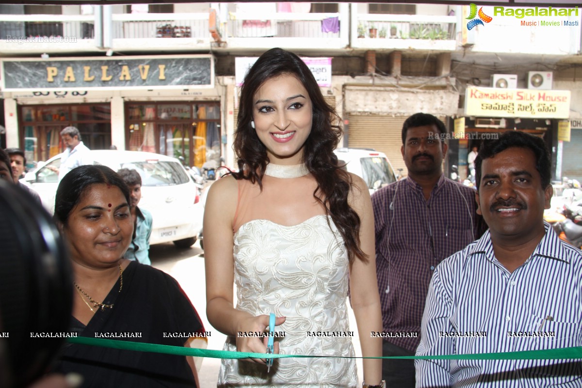 Indian Princess Chandni Sharma inaugurates IKAT Handloom Mela 2014, Hyderabad