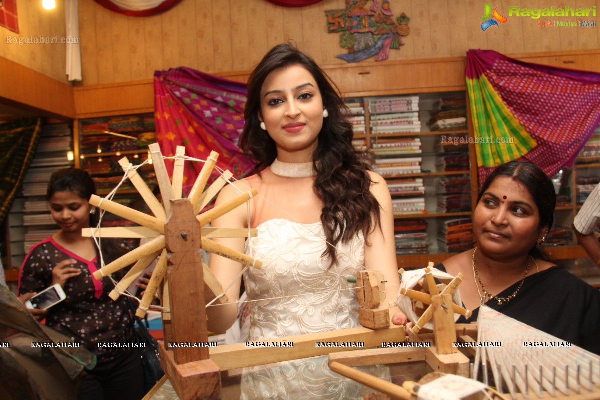 Indian Princess Chandni Sharma inaugurates IKAT Handloom Mela 2014, Hyderabad