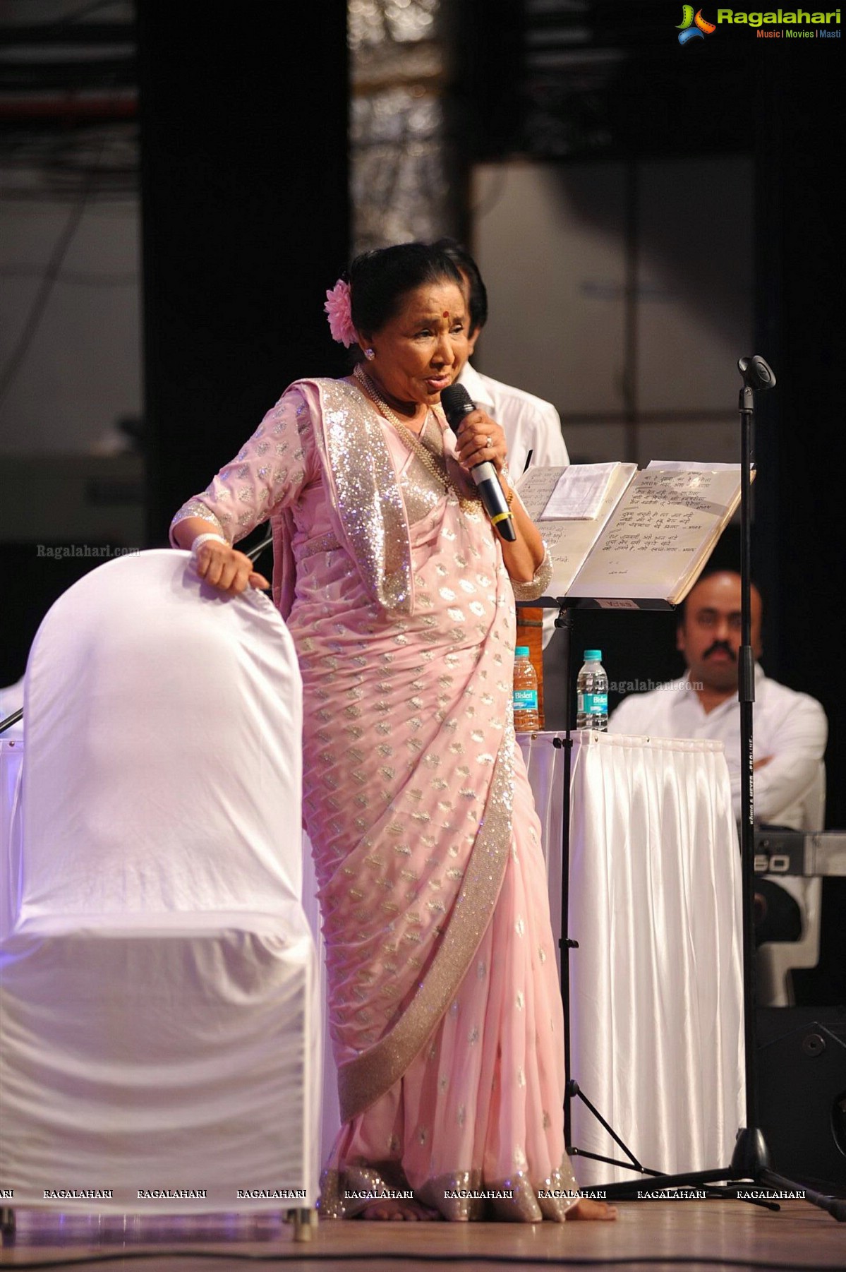 Asha Bhosle and Khayyam honoured at 25th Master Dinanath Mangeshkar Awards