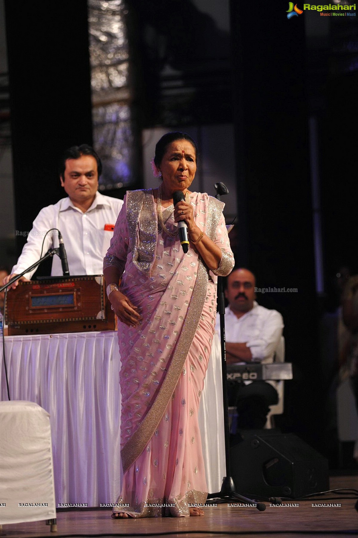 Asha Bhosle and Khayyam honoured at 25th Master Dinanath Mangeshkar Awards