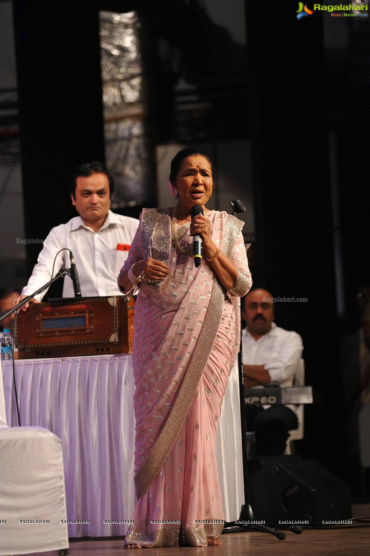 Asha Bhosle and Khayyam honoured at 25th Master Dinanath Mangeshkar Awards