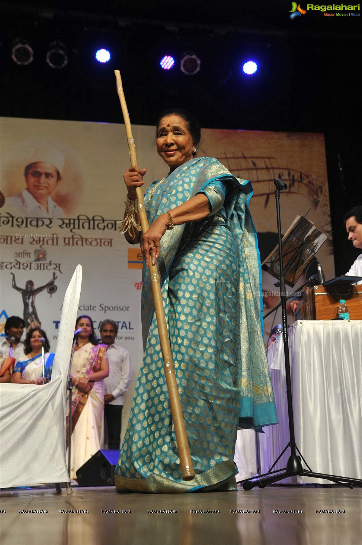 Asha Bhosle and Khayyam honoured at 25th Master Dinanath Mangeshkar Awards