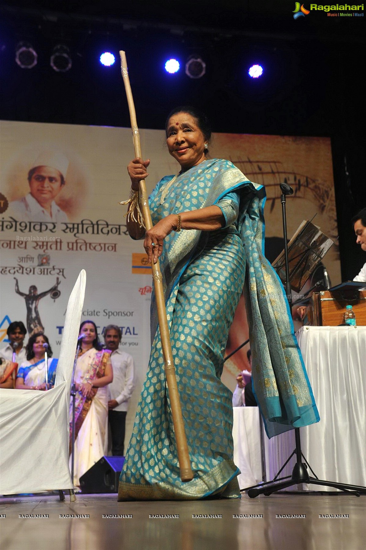 Asha Bhosle and Khayyam honoured at 25th Master Dinanath Mangeshkar Awards