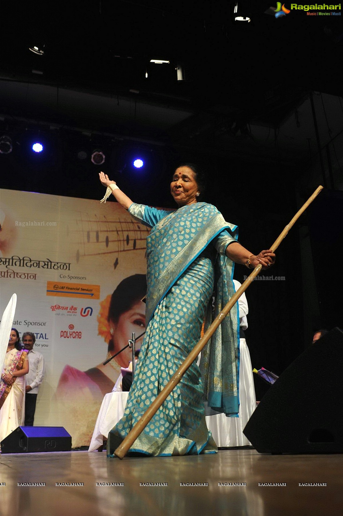 Asha Bhosle and Khayyam honoured at 25th Master Dinanath Mangeshkar Awards