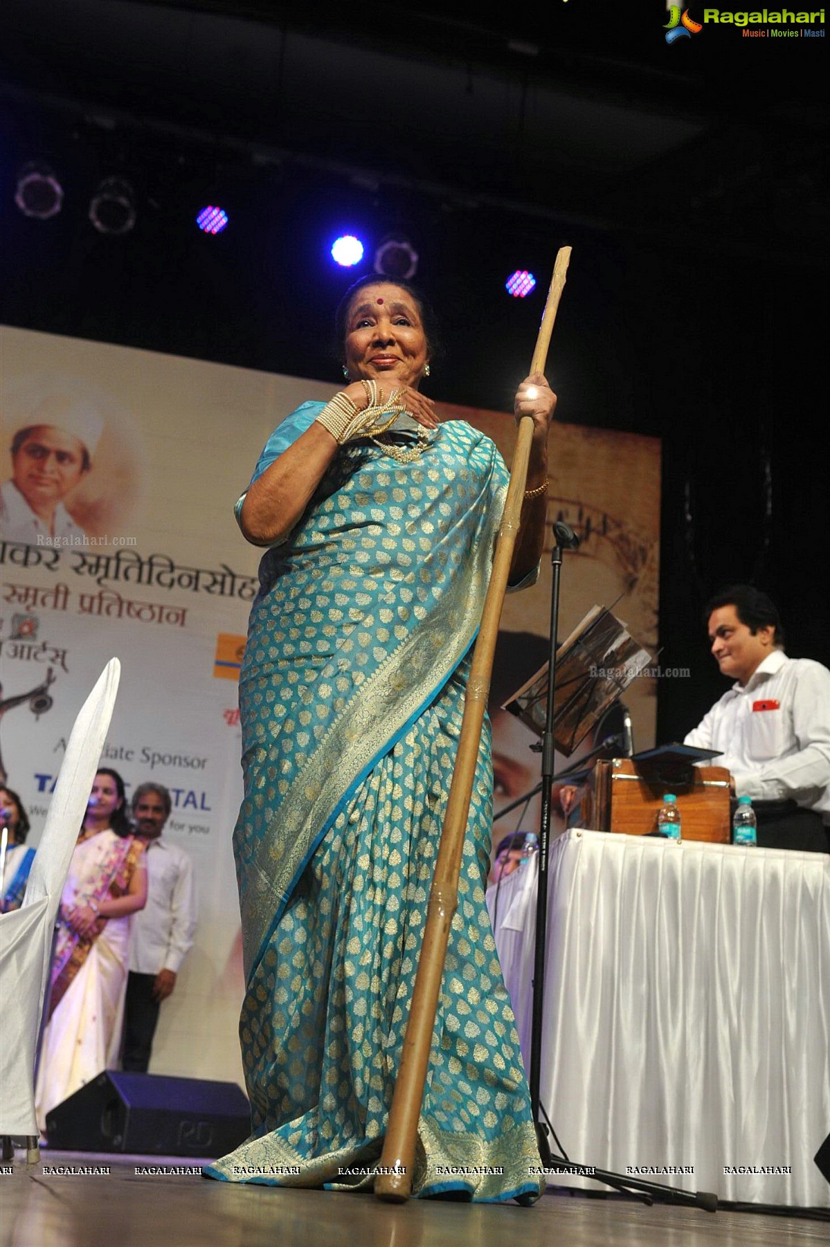 Asha Bhosle and Khayyam honoured at 25th Master Dinanath Mangeshkar Awards