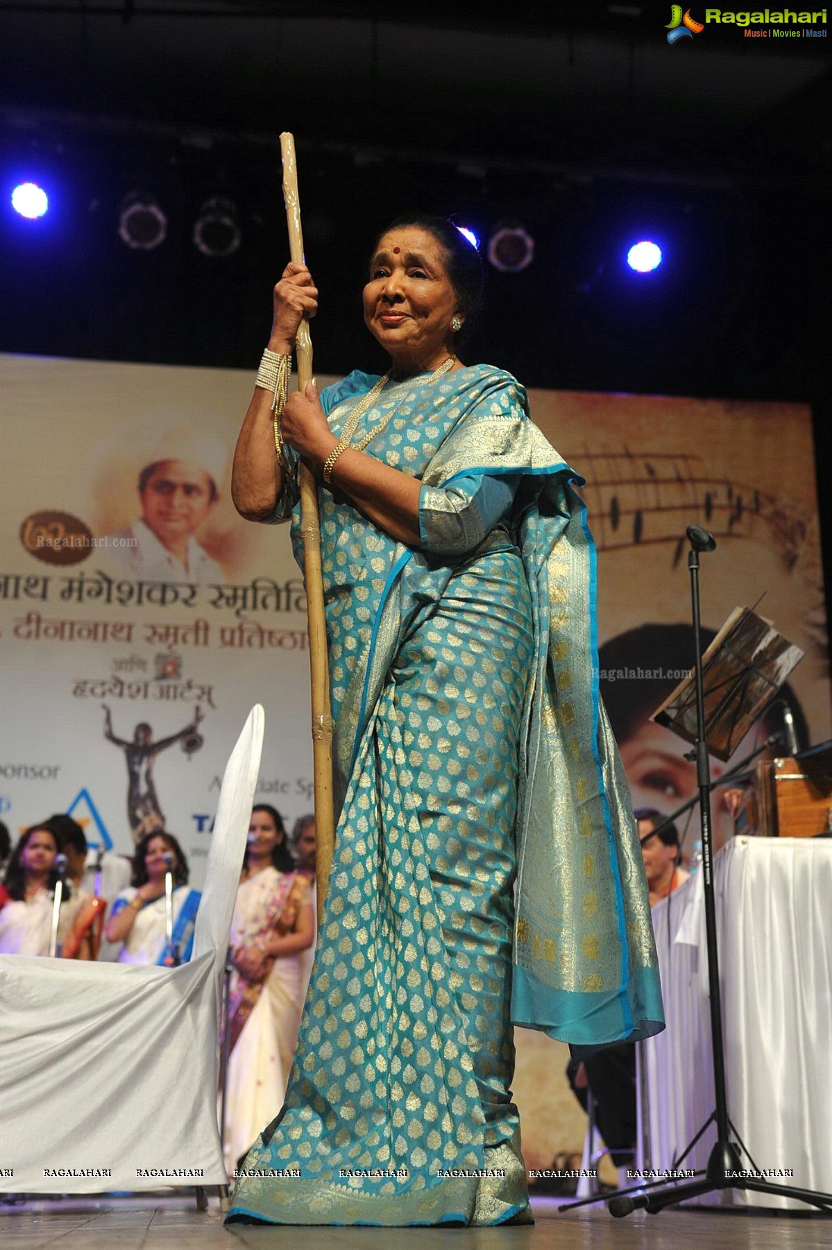 Asha Bhosle and Khayyam honoured at 25th Master Dinanath Mangeshkar Awards