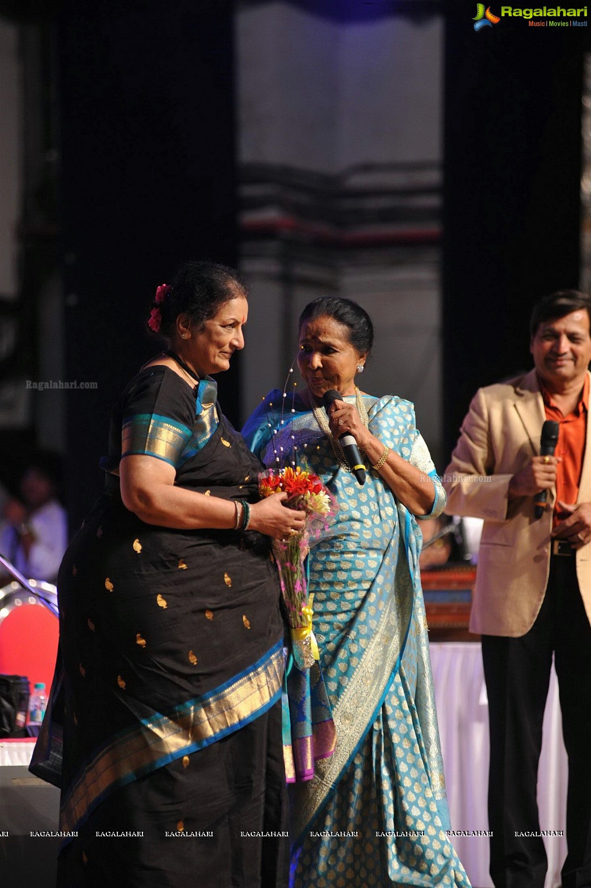 Asha Bhosle and Khayyam honoured at 25th Master Dinanath Mangeshkar Awards