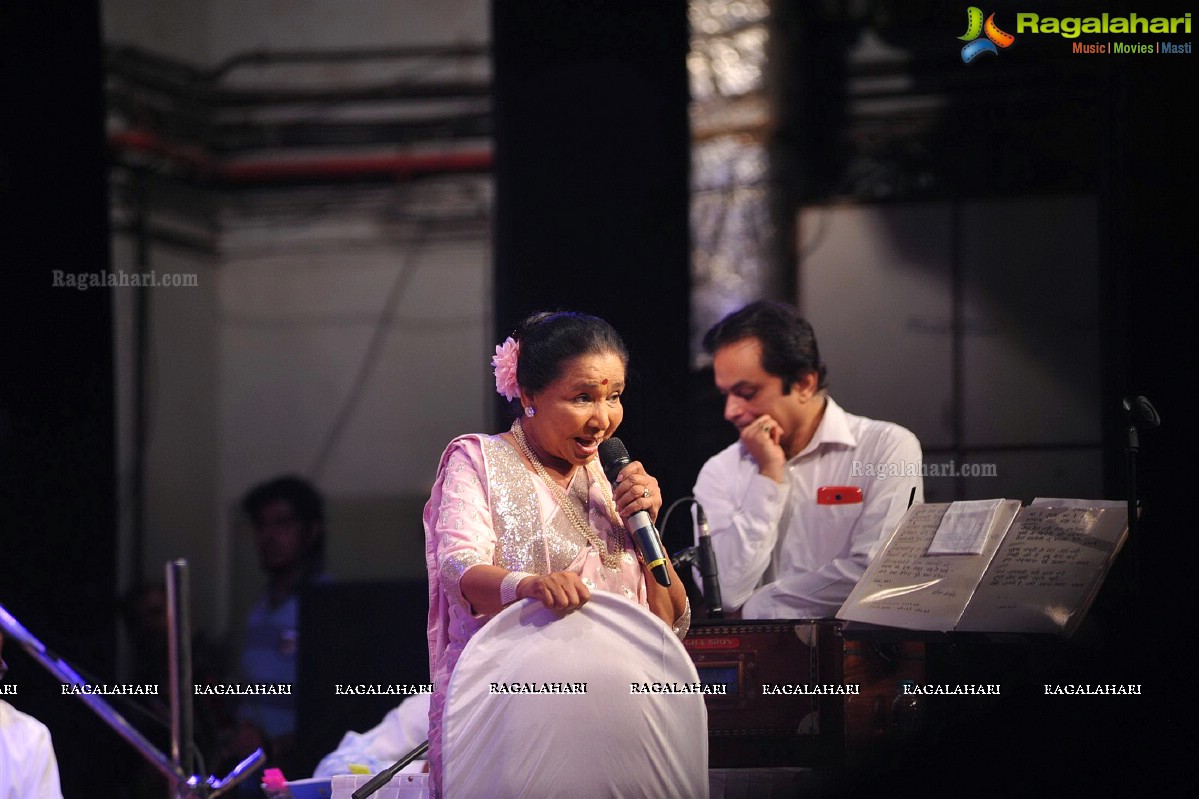 Asha Bhosle and Khayyam honoured at 25th Master Dinanath Mangeshkar Awards