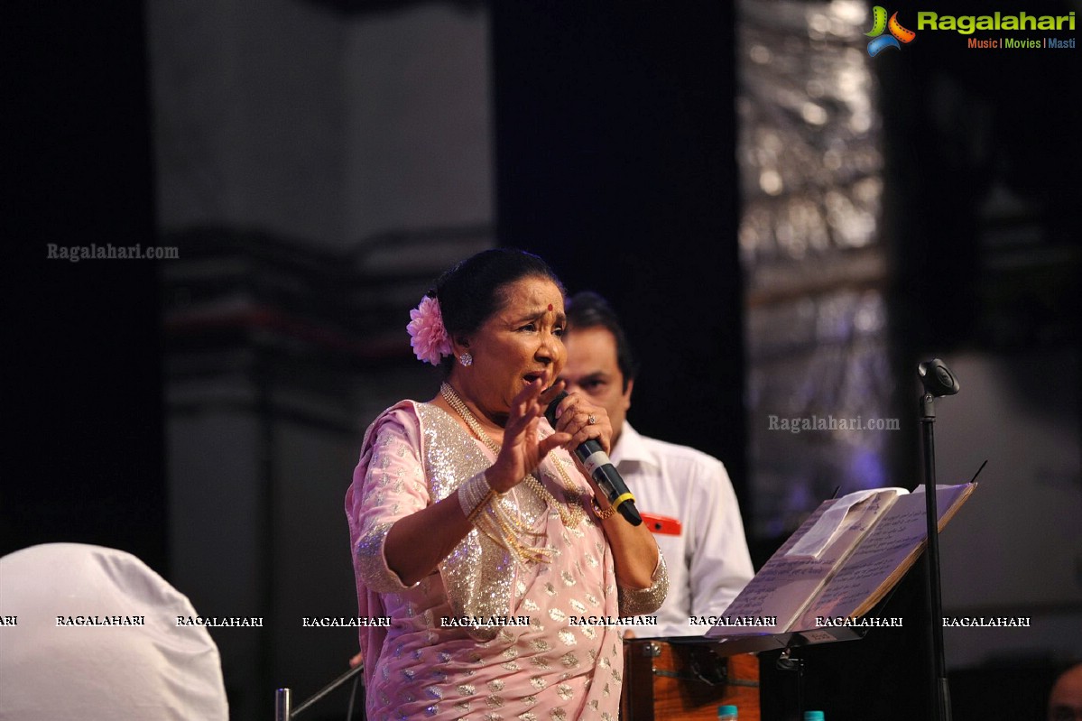 Asha Bhosle and Khayyam honoured at 25th Master Dinanath Mangeshkar Awards