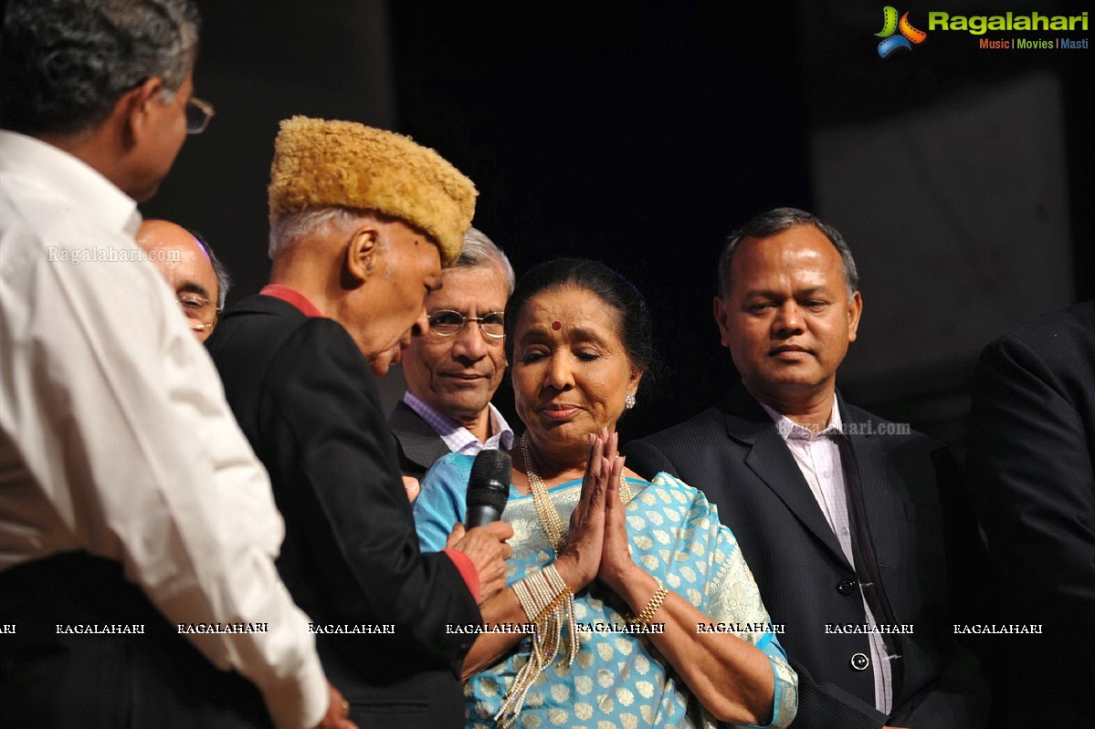 Asha Bhosle and Khayyam honoured at 25th Master Dinanath Mangeshkar Awards