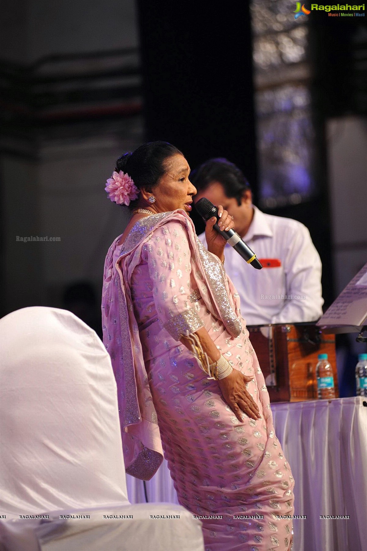 Asha Bhosle and Khayyam honoured at 25th Master Dinanath Mangeshkar Awards