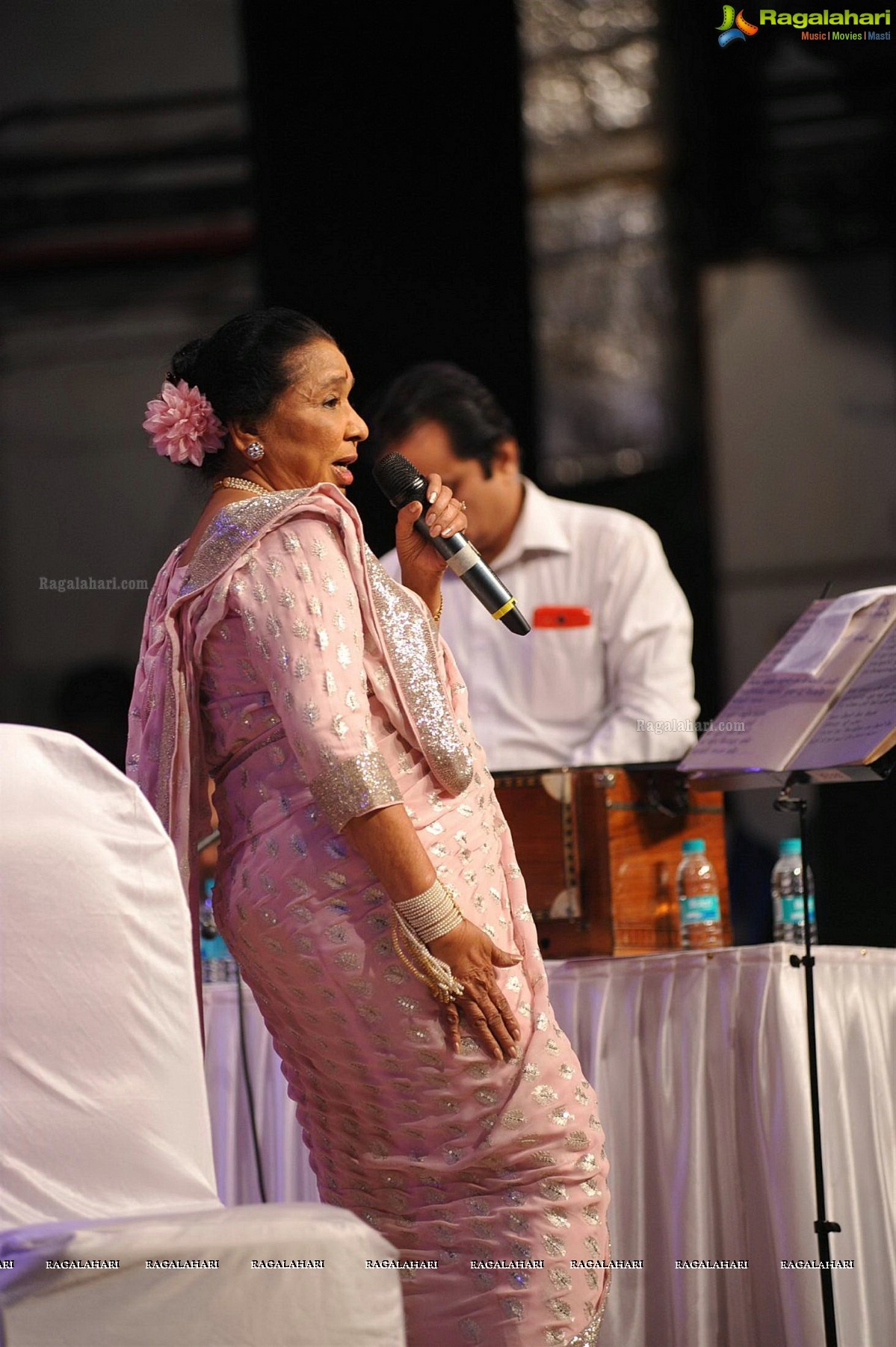 Asha Bhosle and Khayyam honoured at 25th Master Dinanath Mangeshkar Awards