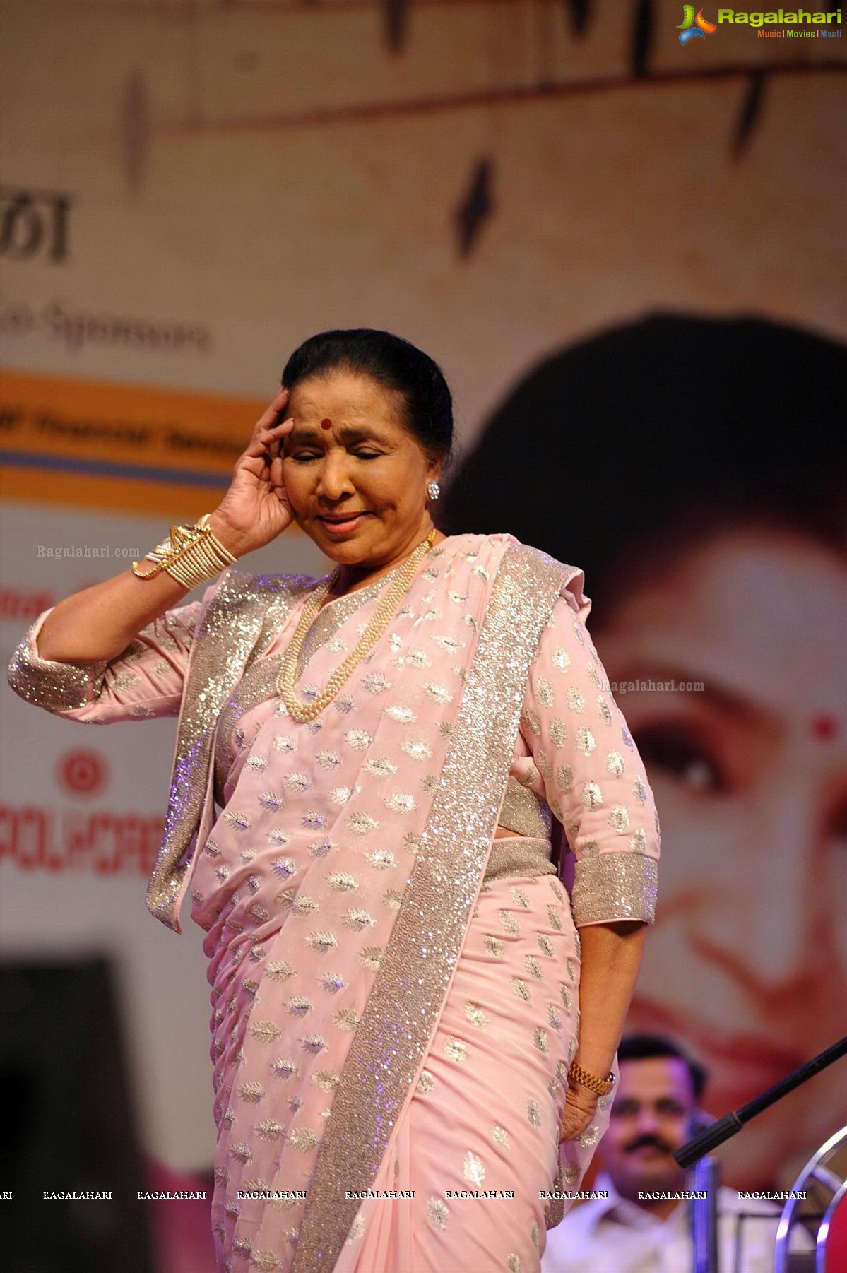 Asha Bhosle and Khayyam honoured at 25th Master Dinanath Mangeshkar Awards