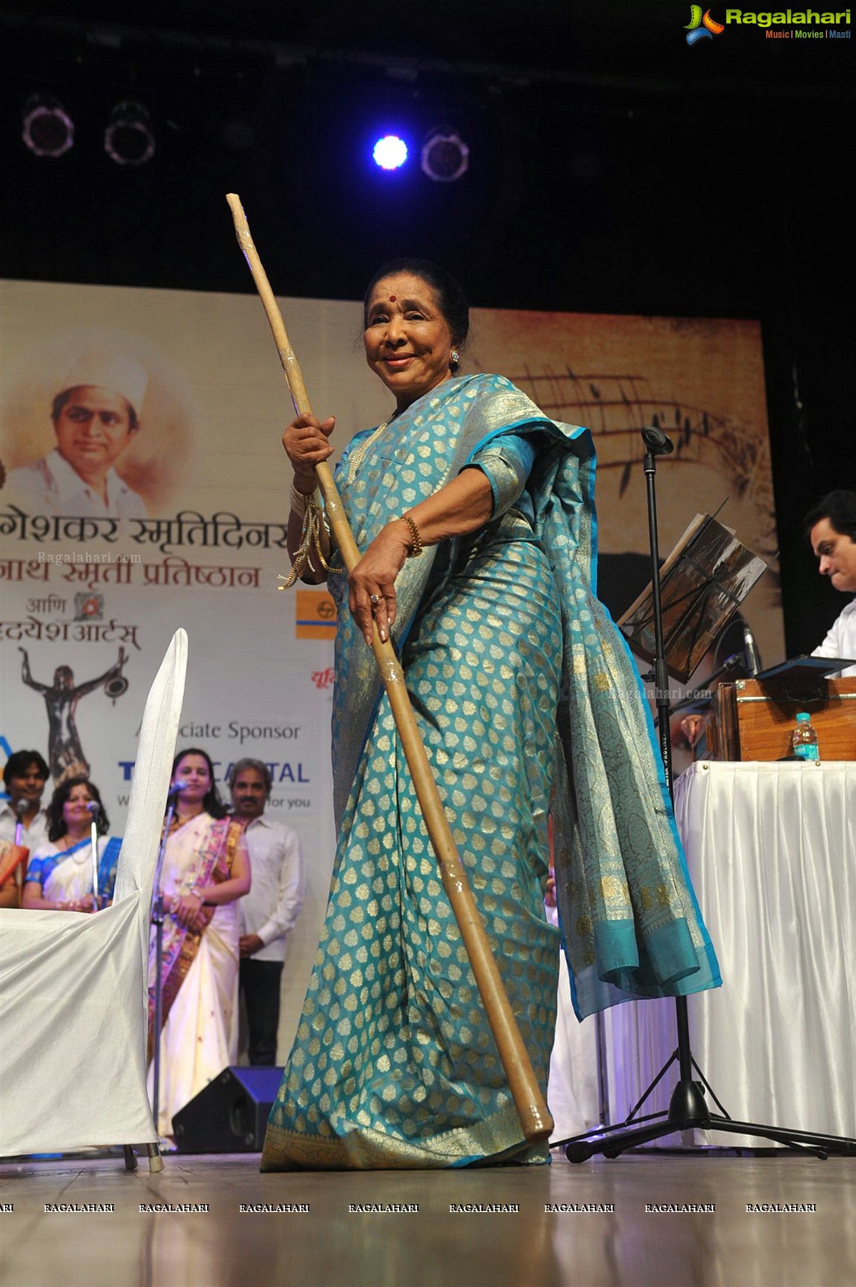 Asha Bhosle and Khayyam honoured at 25th Master Dinanath Mangeshkar Awards