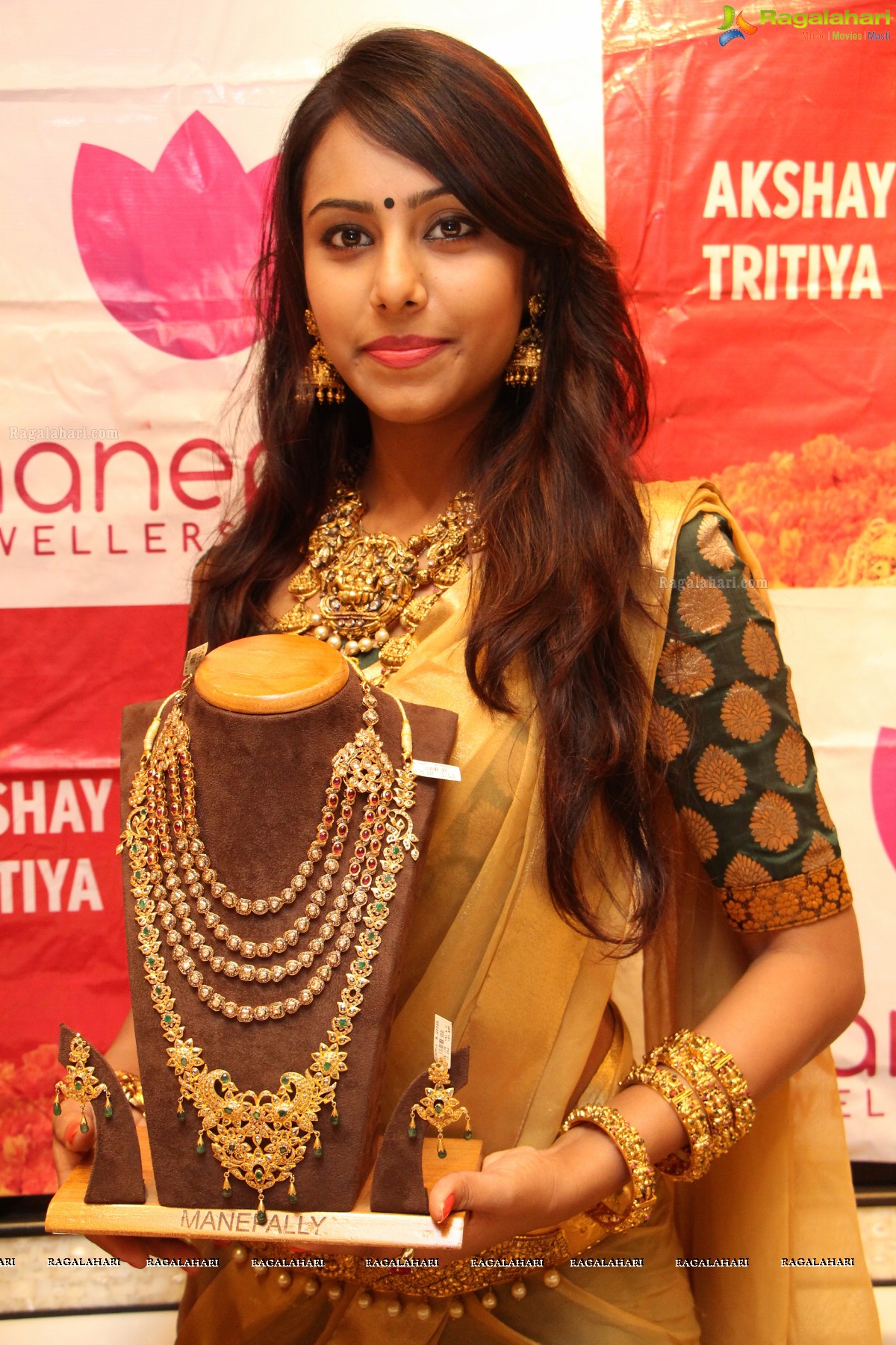 Akshaya Tritiya Collections 2014 at Manepally Jewellers, Hyderabad