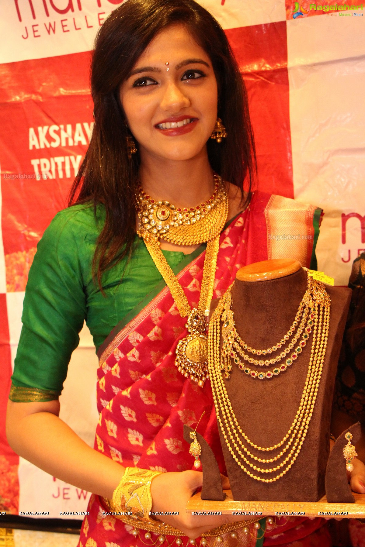 Akshaya Tritiya Collections 2014 at Manepally Jewellers, Hyderabad