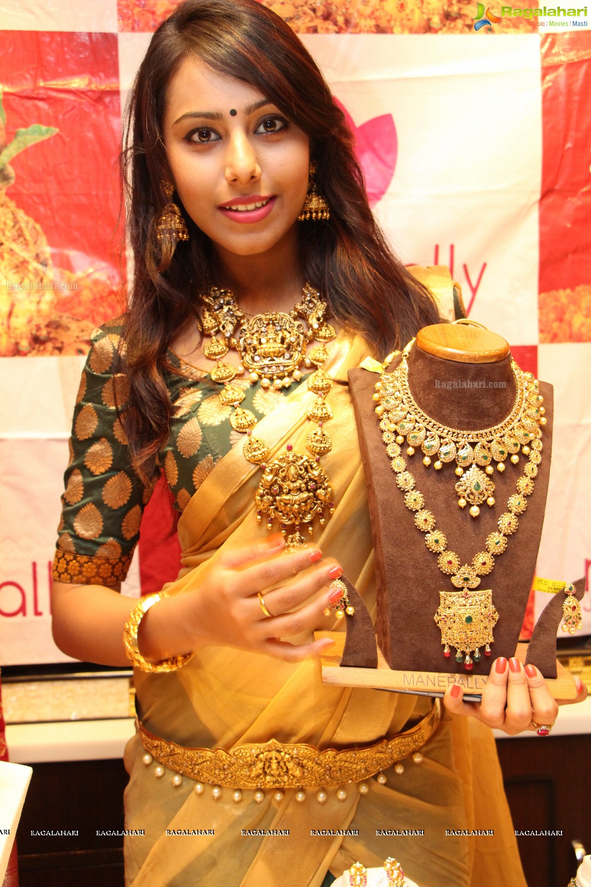 Akshaya Tritiya Collections 2014 at Manepally Jewellers, Hyderabad