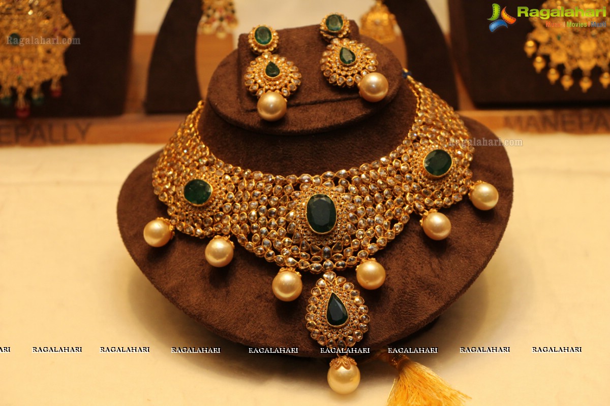 Akshaya Tritiya Collections 2014 at Manepally Jewellers, Hyderabad