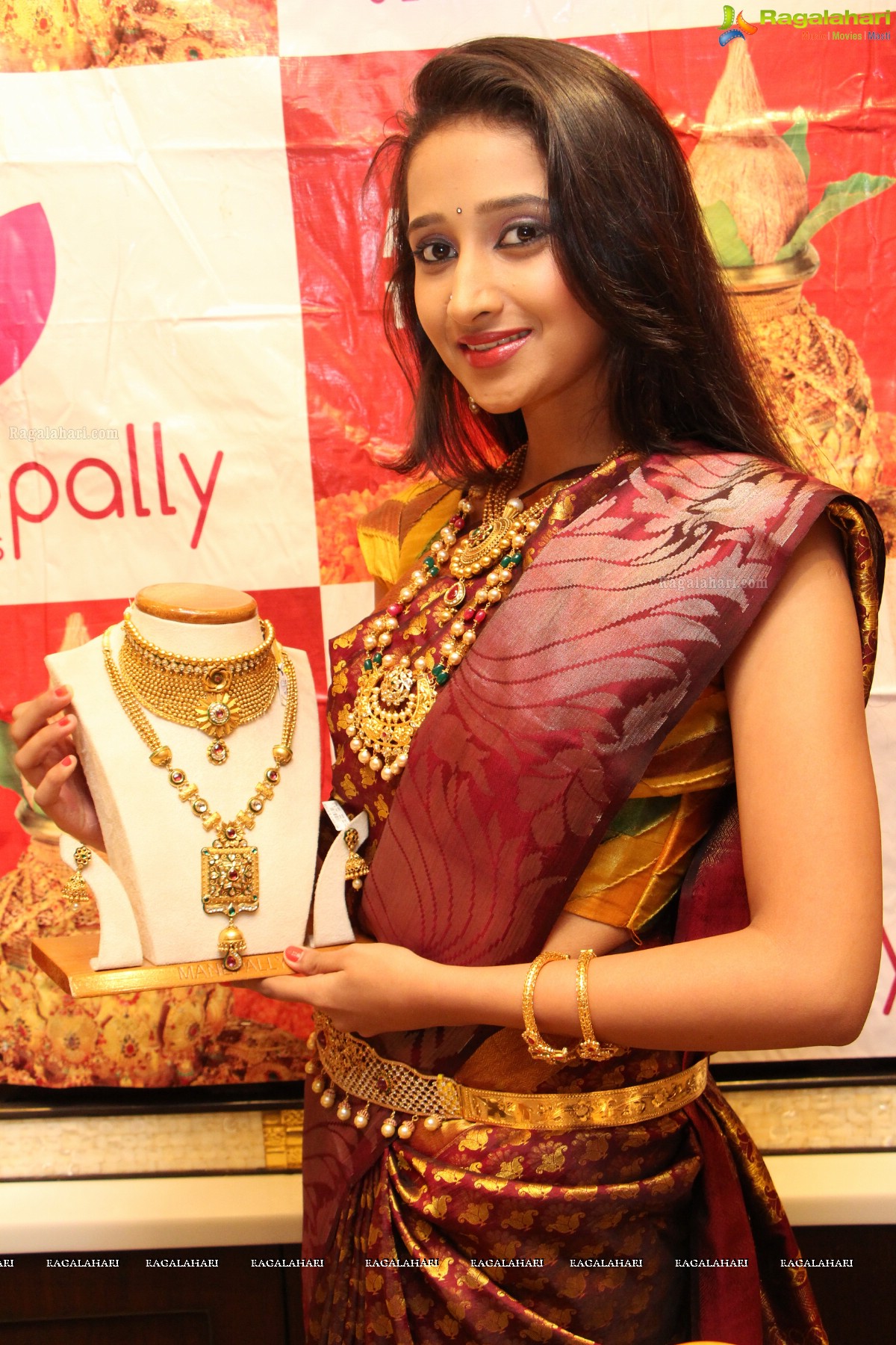 Akshaya Tritiya Collections 2014 at Manepally Jewellers, Hyderabad