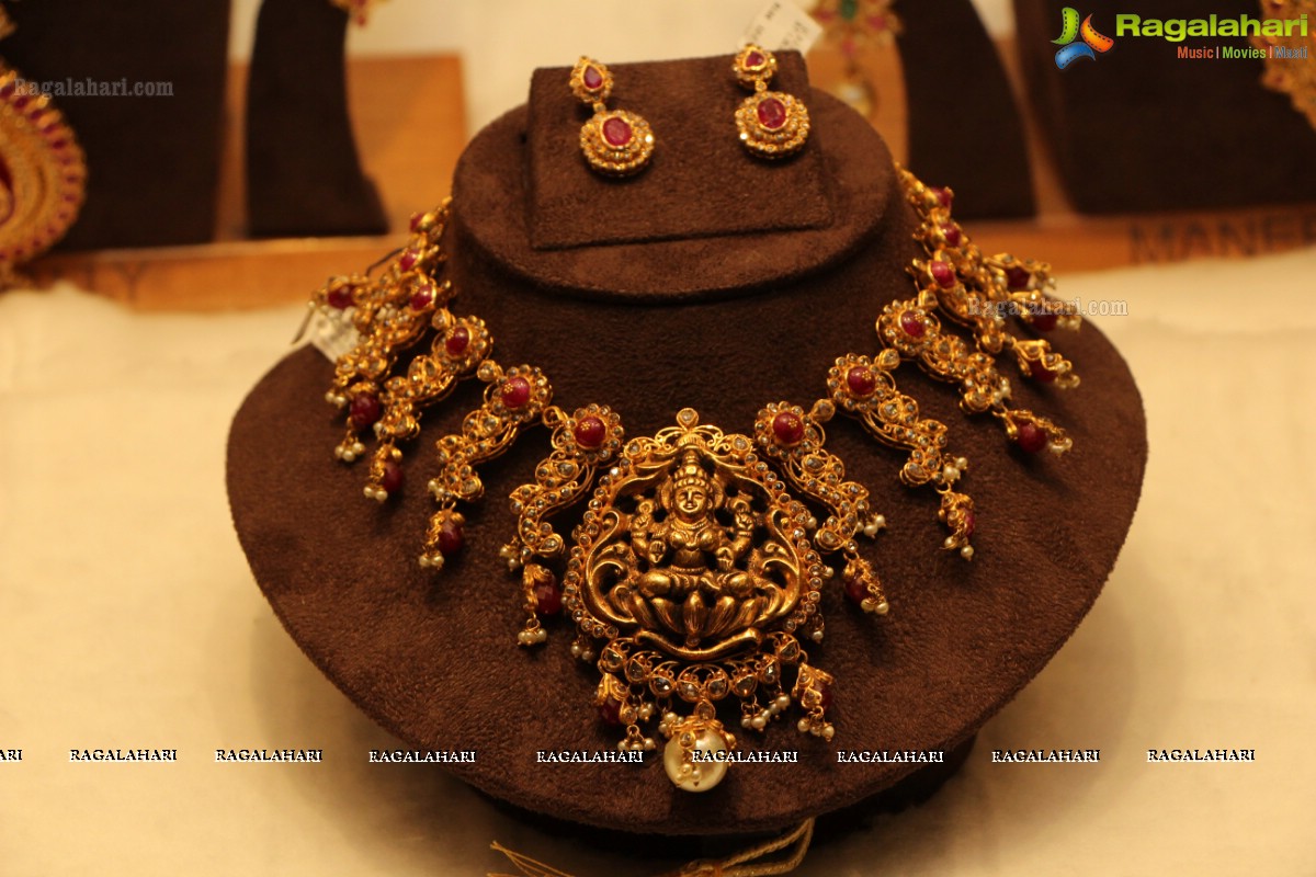 Akshaya Tritiya Collections 2014 at Manepally Jewellers, Hyderabad