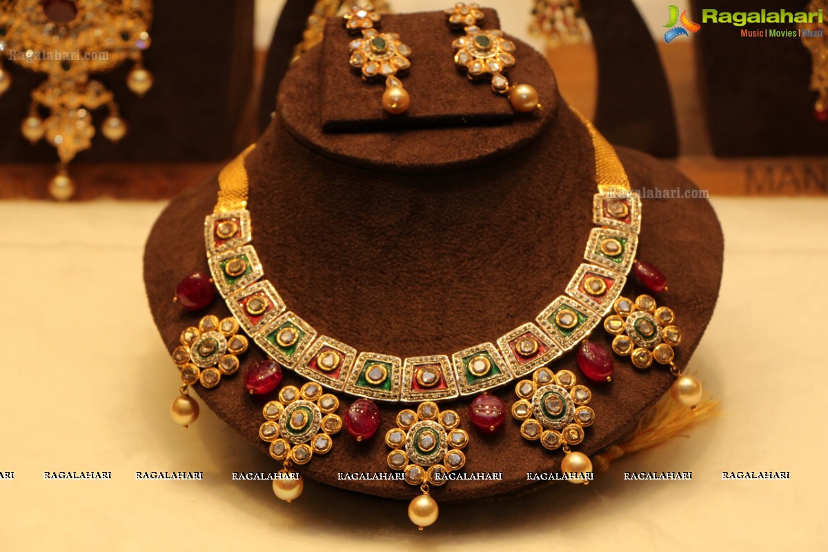 Akshaya Tritiya Collections 2014 at Manepally Jewellers, Hyderabad