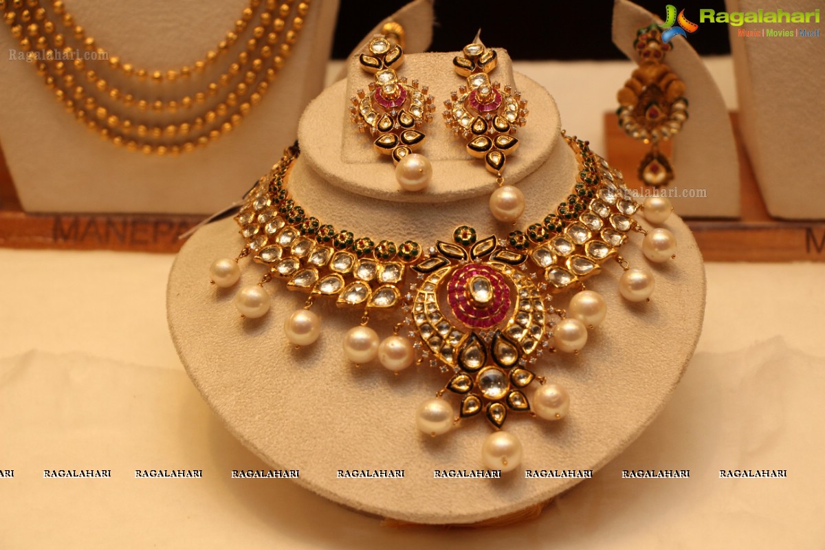 Akshaya Tritiya Collections 2014 at Manepally Jewellers, Hyderabad