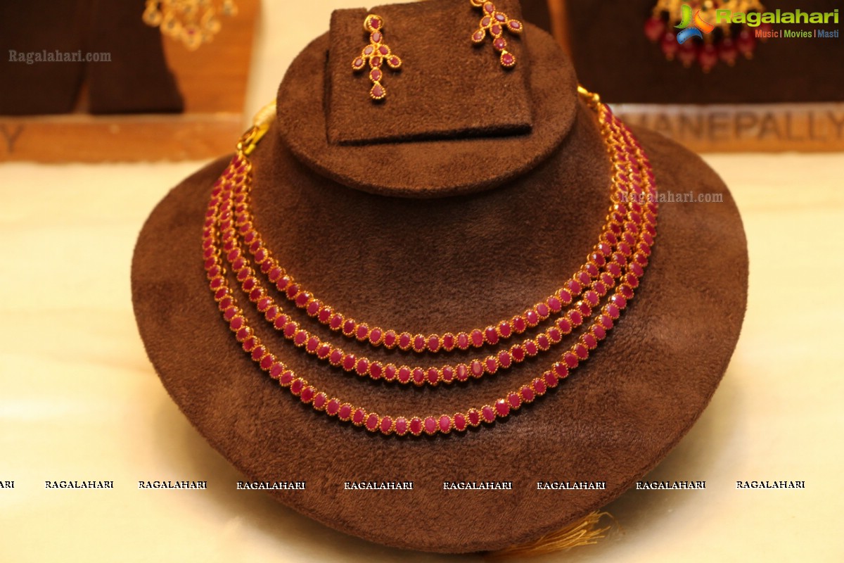 Akshaya Tritiya Collections 2014 at Manepally Jewellers, Hyderabad