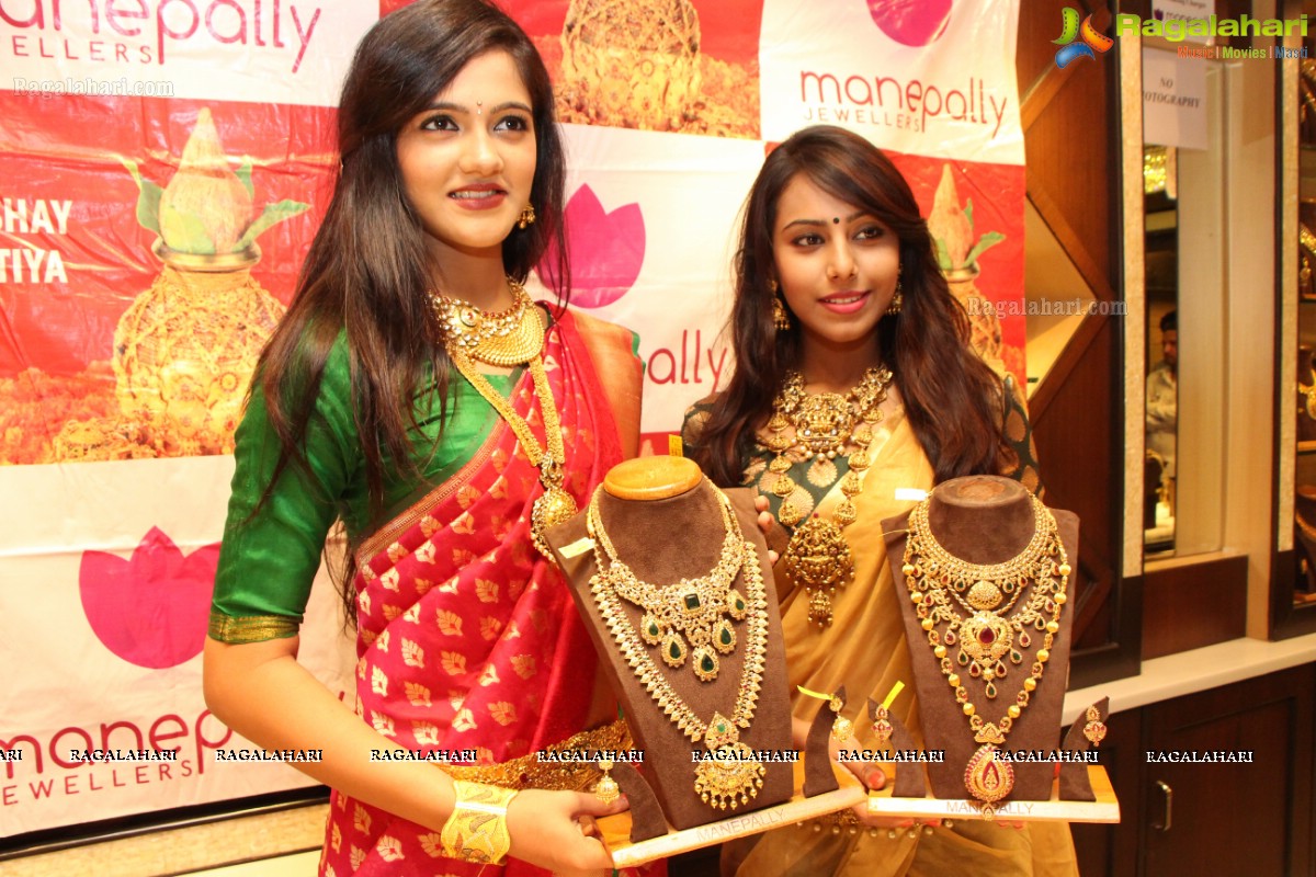 Akshaya Tritiya Collections 2014 at Manepally Jewellers, Hyderabad