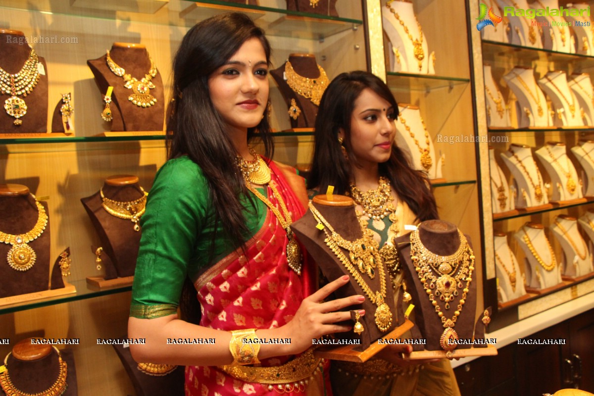 Akshaya Tritiya Collections 2014 at Manepally Jewellers, Hyderabad