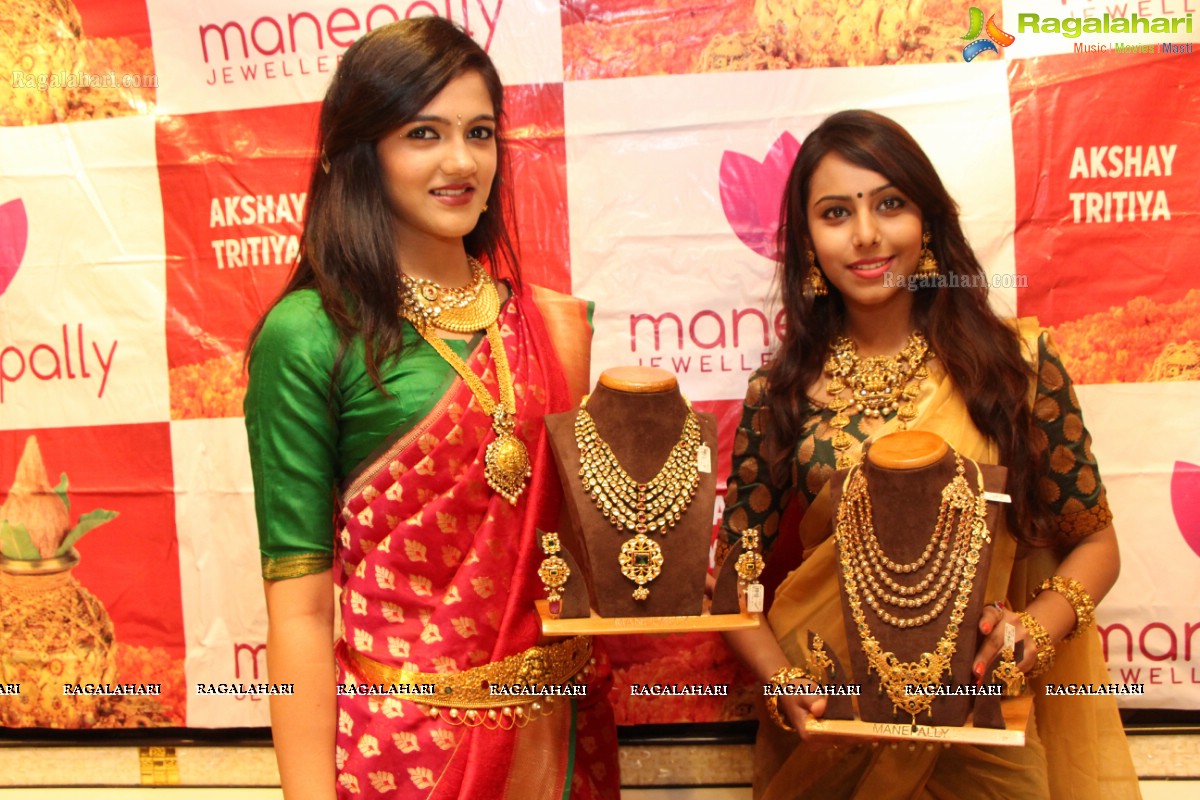 Akshaya Tritiya Collections 2014 at Manepally Jewellers, Hyderabad