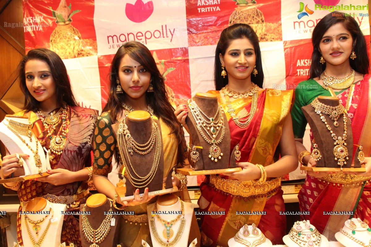 Akshaya Tritiya Collections 2014 at Manepally Jewellers, Hyderabad