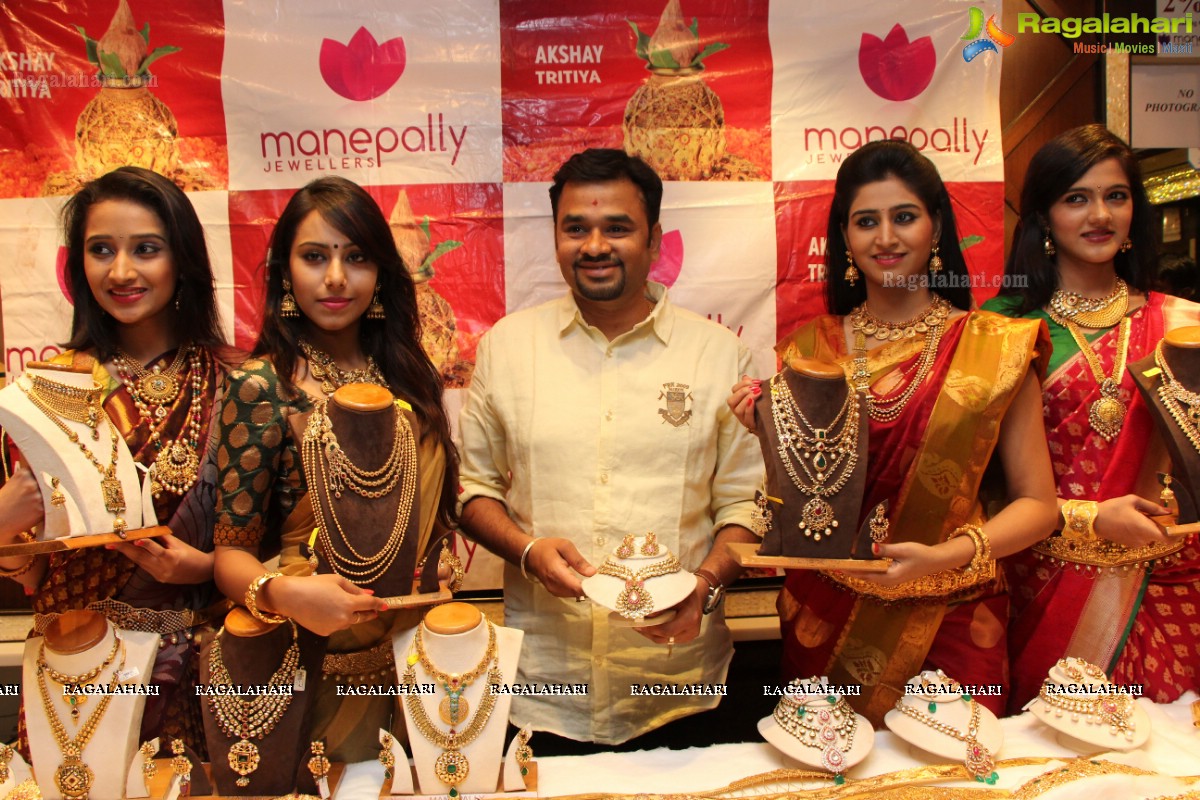 Akshaya Tritiya Collections 2014 at Manepally Jewellers, Hyderabad