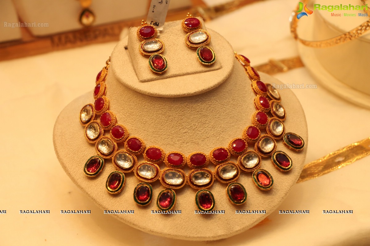 Akshaya Tritiya Collections 2014 at Manepally Jewellers, Hyderabad