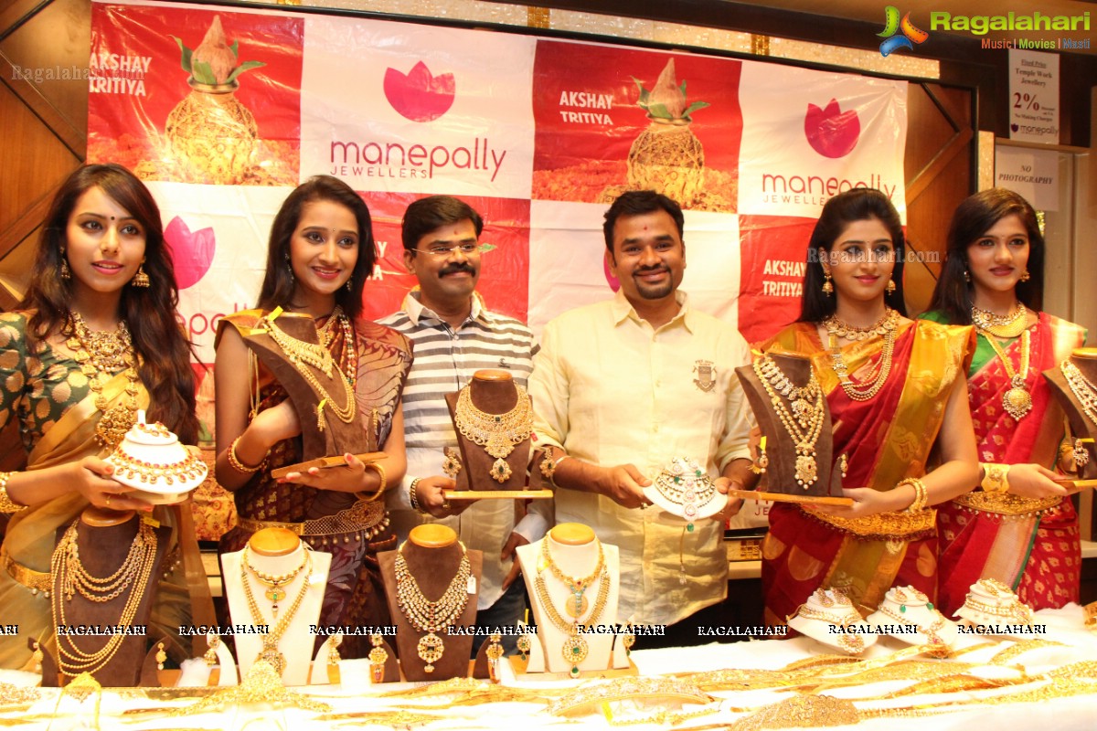 Akshaya Tritiya Collections 2014 at Manepally Jewellers, Hyderabad