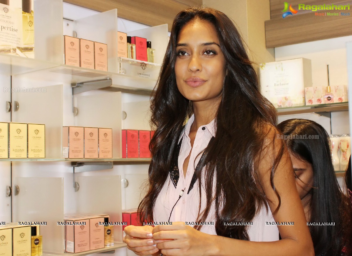Lisa Haydon unveils Marks & Spencer Lingerie & Beauty Store, Mumbai