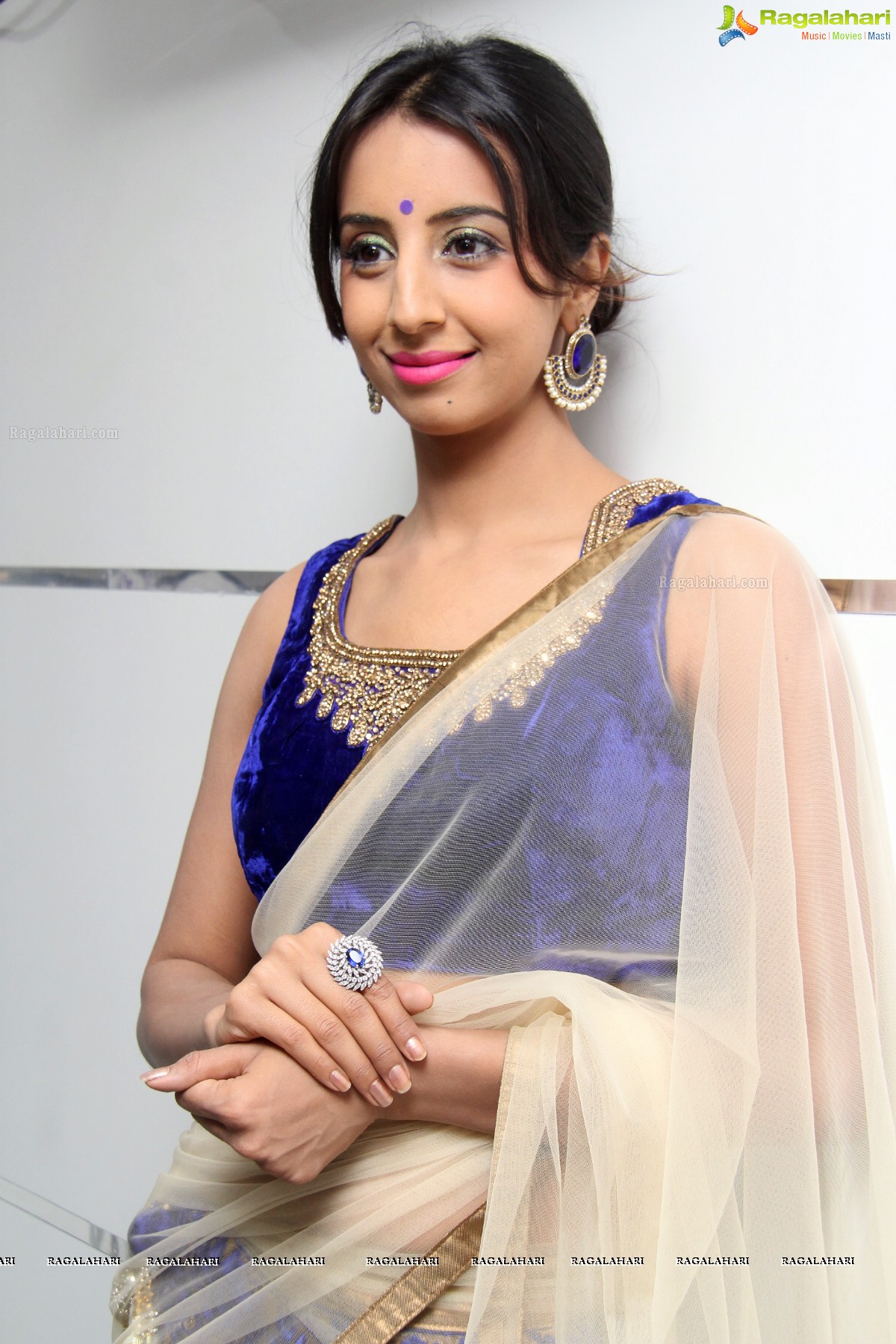 Sanjana Galrani inaugurates Naturals Family Salon at Kukatpally, Hyderabad