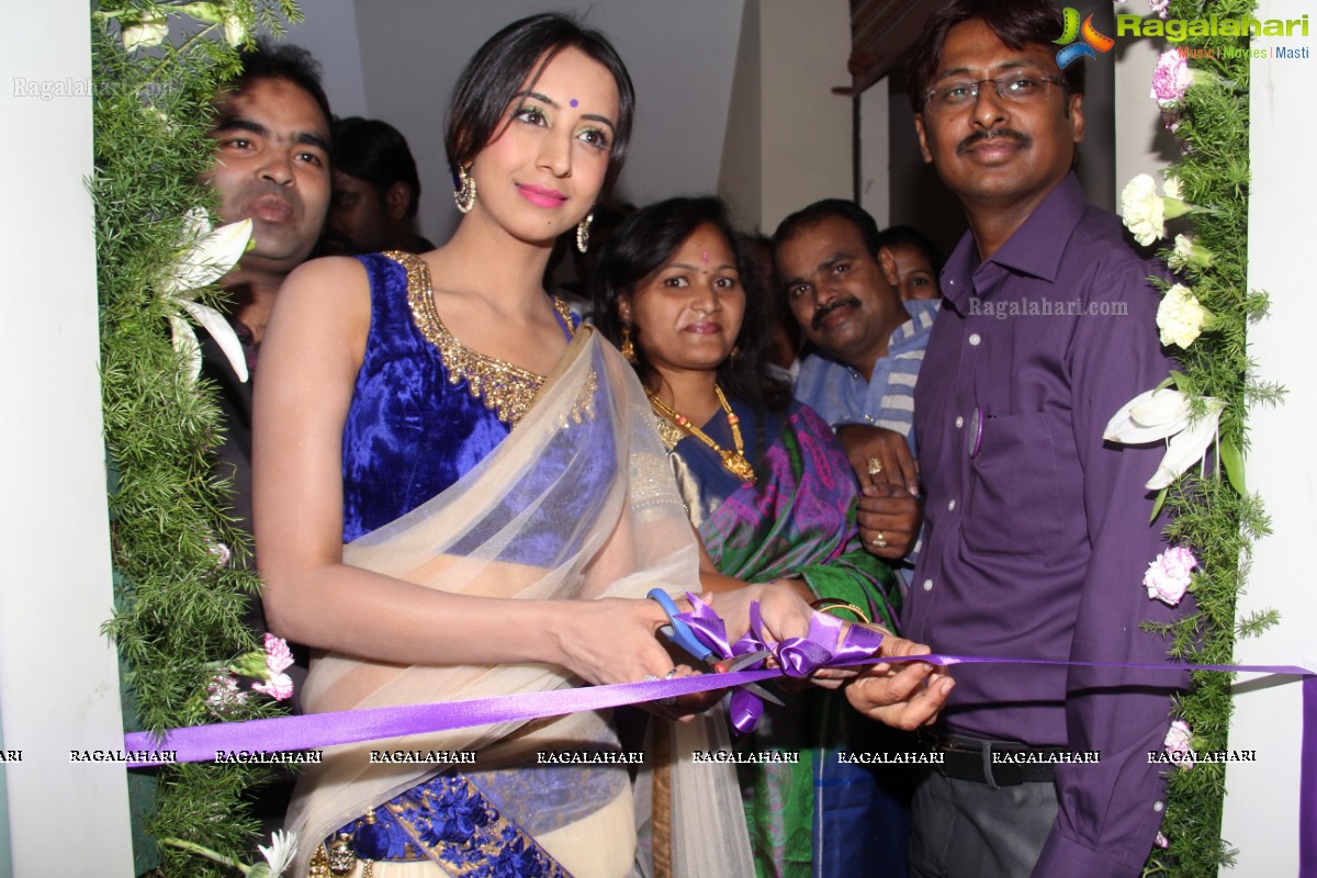 Sanjana Galrani inaugurates Naturals Family Salon at Kukatpally, Hyderabad