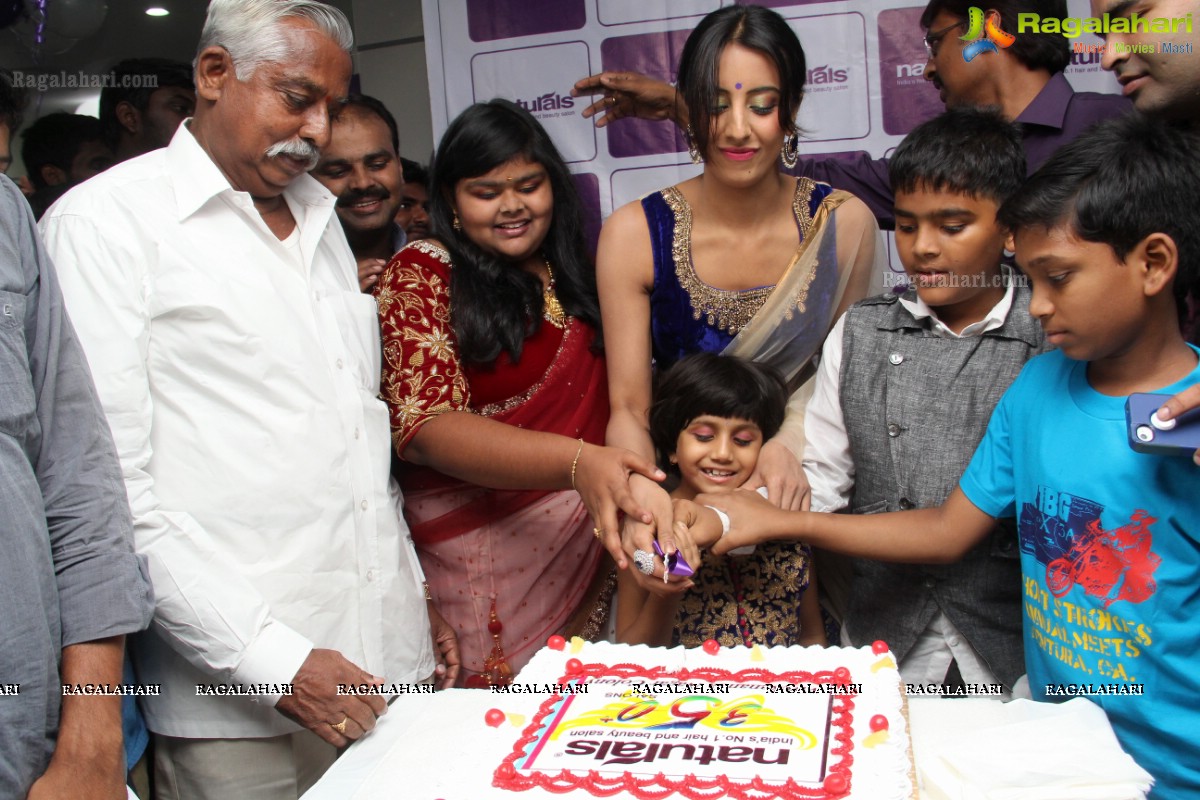 Sanjana Galrani inaugurates Naturals Family Salon at Kukatpally, Hyderabad