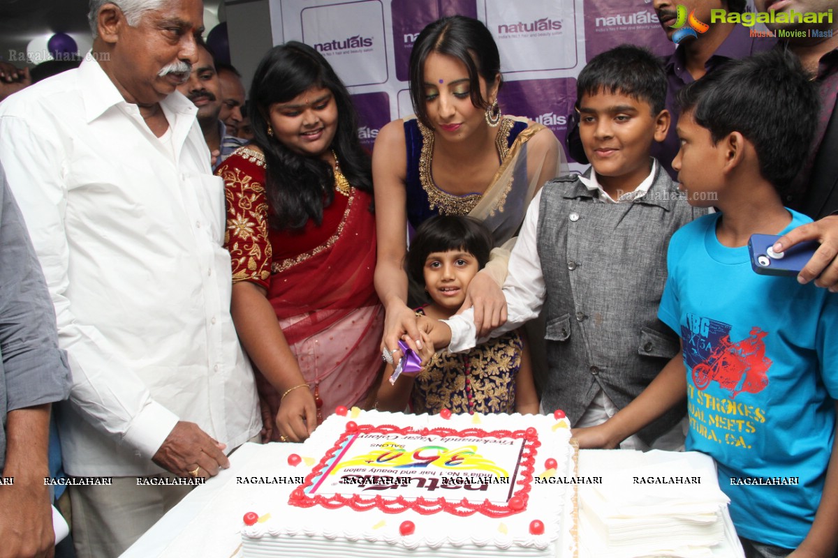Sanjana Galrani inaugurates Naturals Family Salon at Kukatpally, Hyderabad