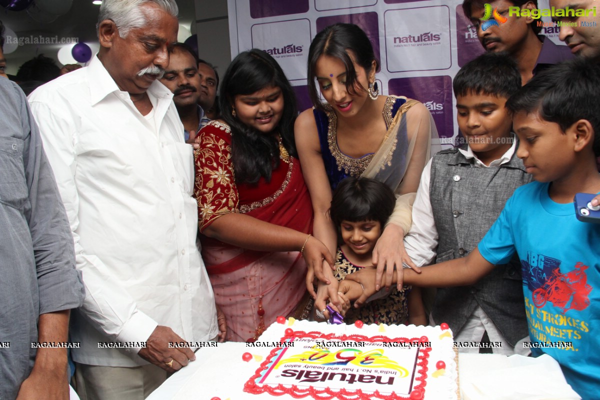 Sanjana Galrani inaugurates Naturals Family Salon at Kukatpally, Hyderabad