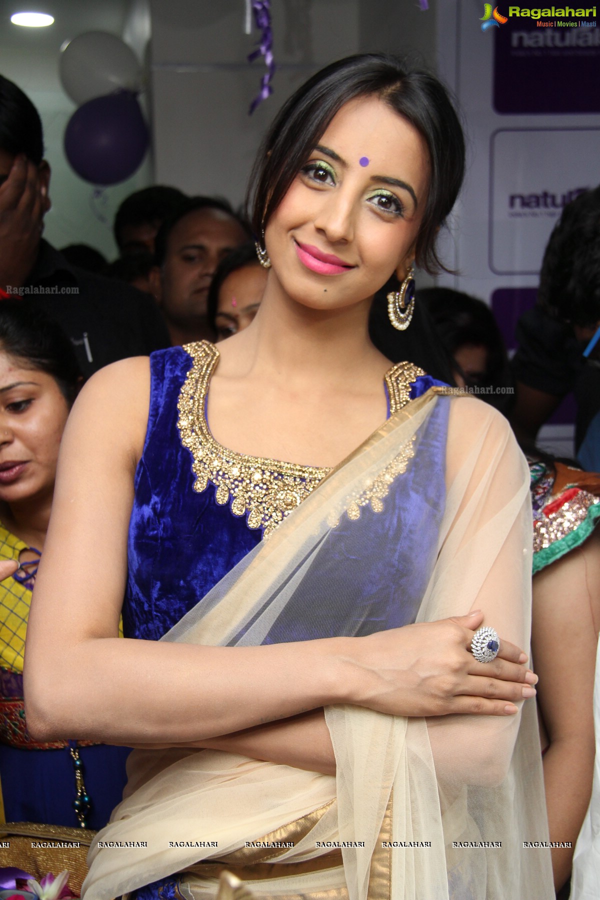 Sanjana Galrani inaugurates Naturals Family Salon at Kukatpally, Hyderabad