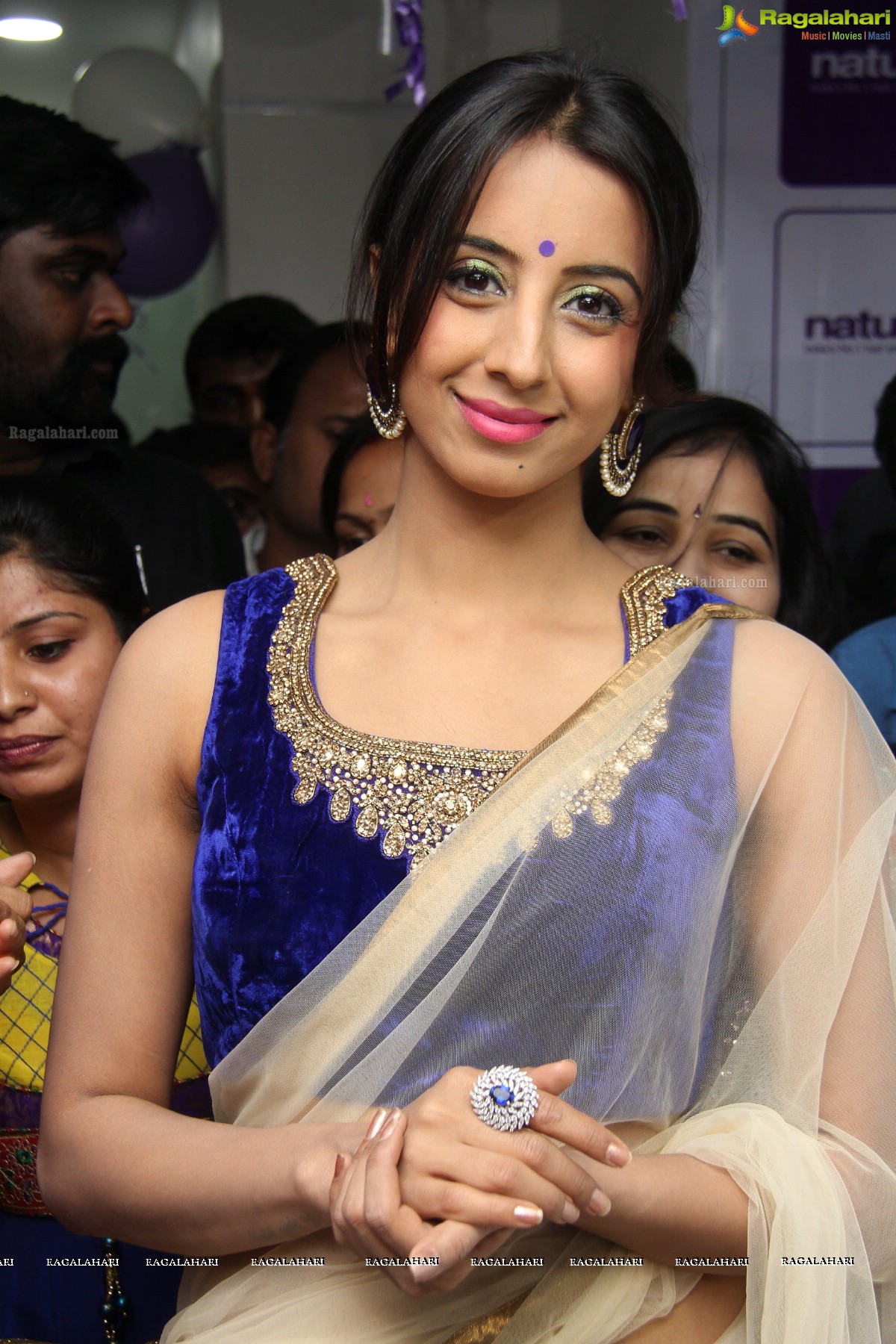 Sanjana Galrani inaugurates Naturals Family Salon at Kukatpally, Hyderabad