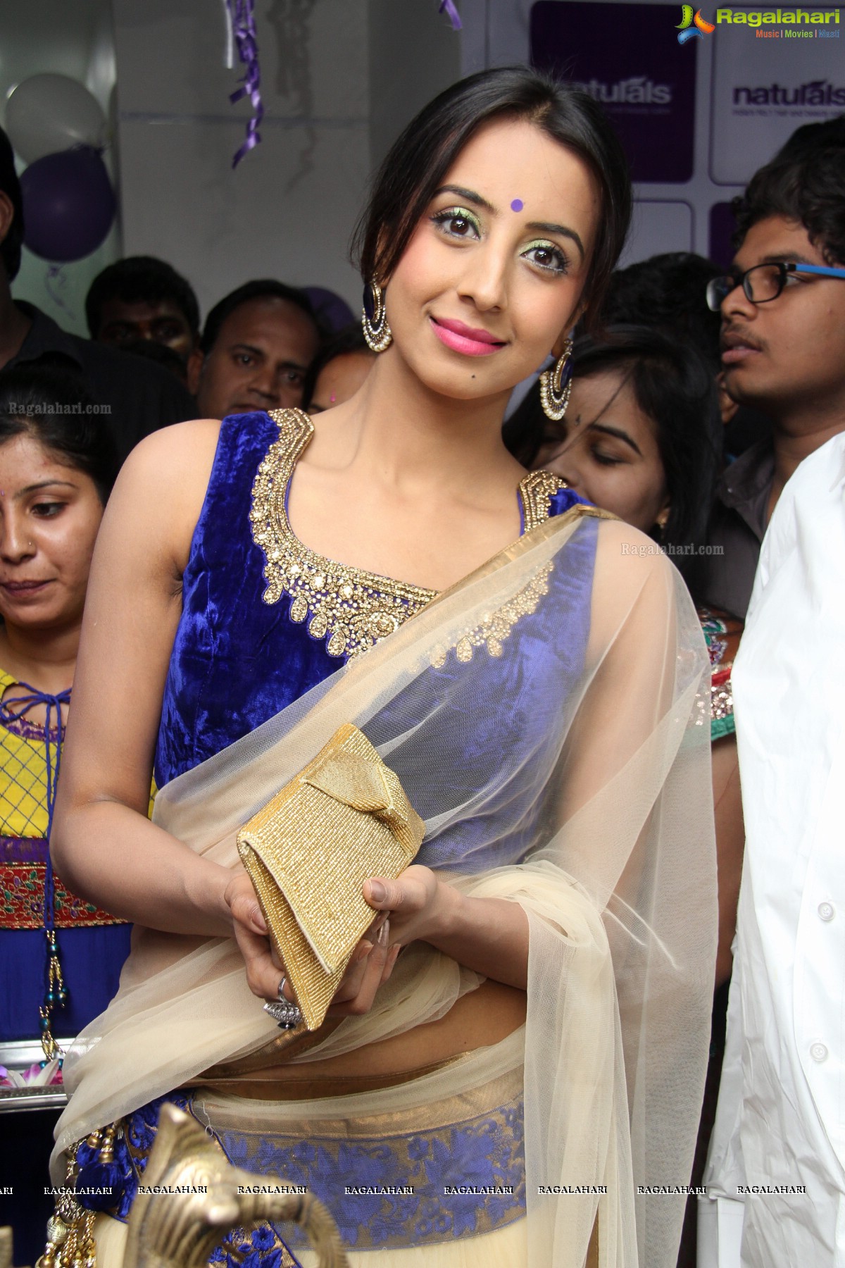 Sanjana Galrani inaugurates Naturals Family Salon at Kukatpally, Hyderabad