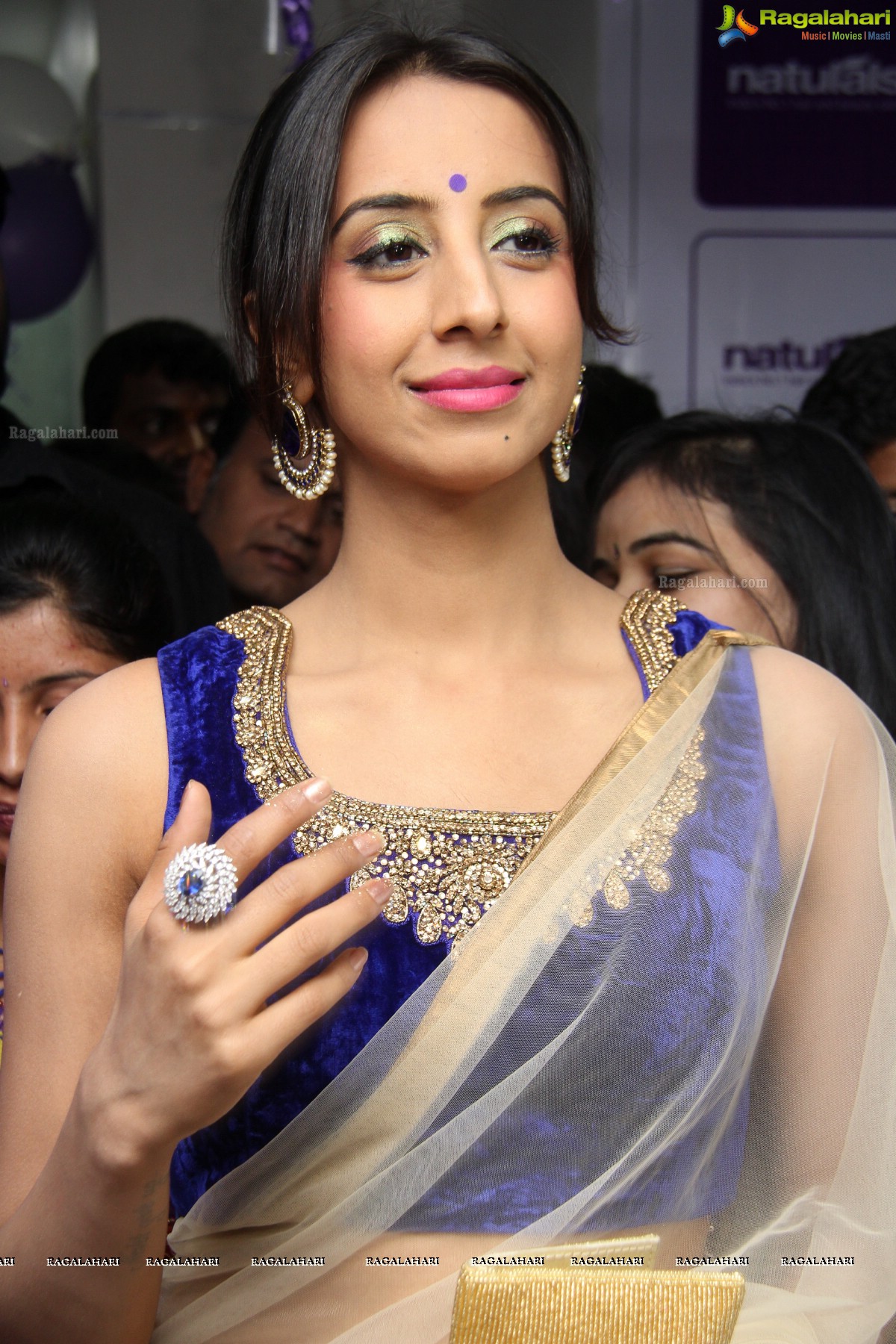 Sanjana Galrani inaugurates Naturals Family Salon at Kukatpally, Hyderabad