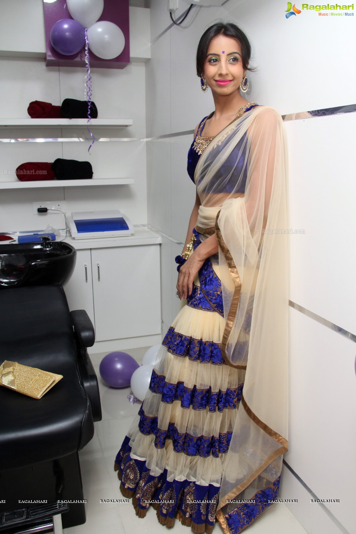 Sanjana Galrani inaugurates Naturals Family Salon at Kukatpally, Hyderabad